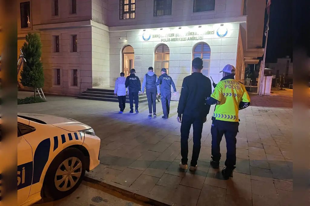 Ajokarên motosîkletê yên ku li Midyadê trafîkê xistin xetereyê, 95 hezar lîre ceza hat birîn