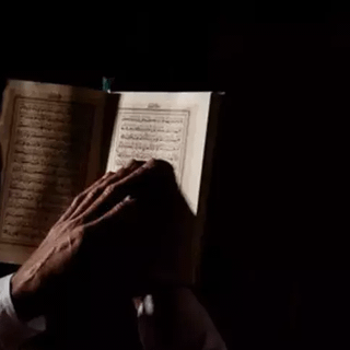 “Elif-lâm-râ. Bu, rablerinin izniyle insanları karanlıklardan aydınlığa…”